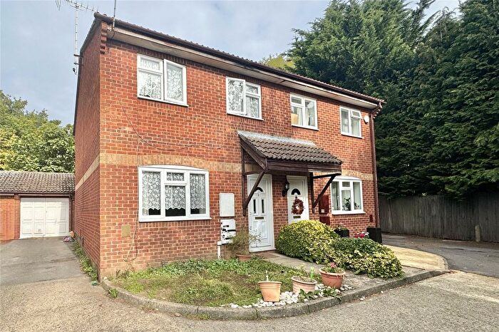 3 Bedroom Semi-detached House For Sale In Brooklands, Aldershot, Hampshire, GU11
