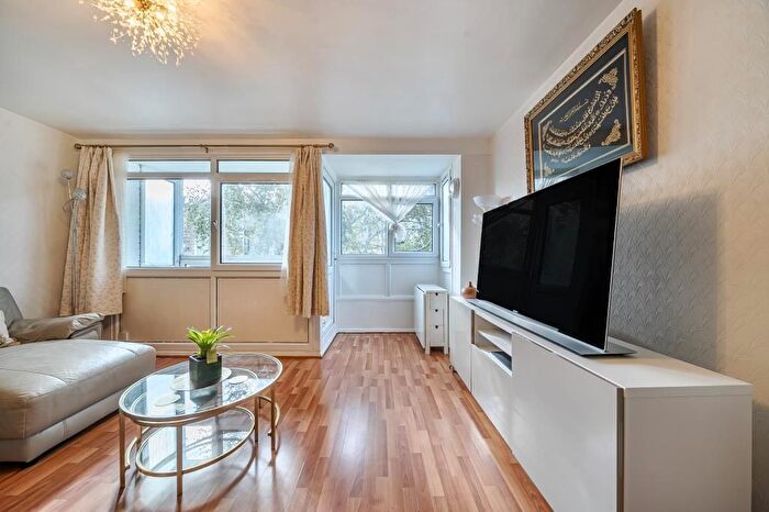 3 Bedroom Flat For Sale In Portobello Road, London, W10