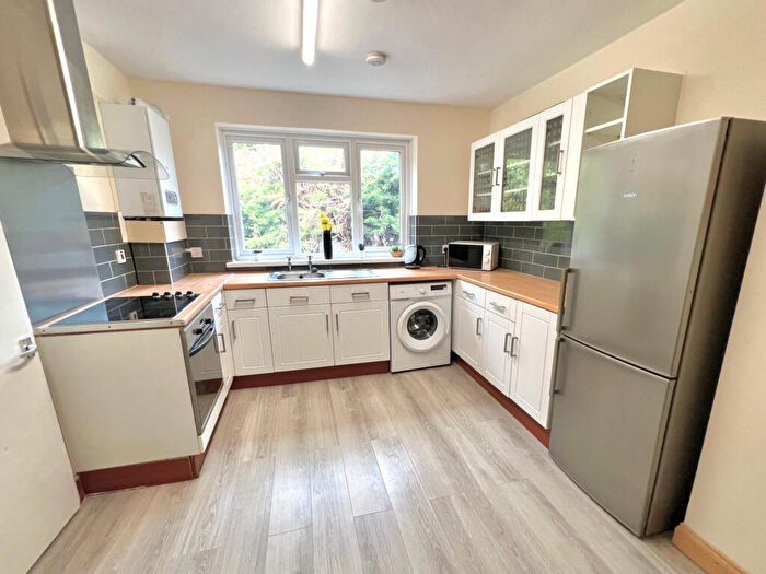 1 Bedroom Flat To Rent In Barnfield Way, Southampton, SO19