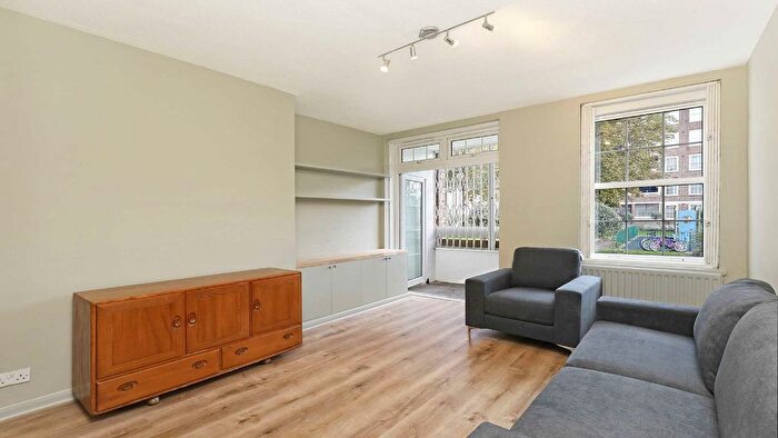 3 Bedroom Flat To Rent In Southern Row, North Kensington, W10