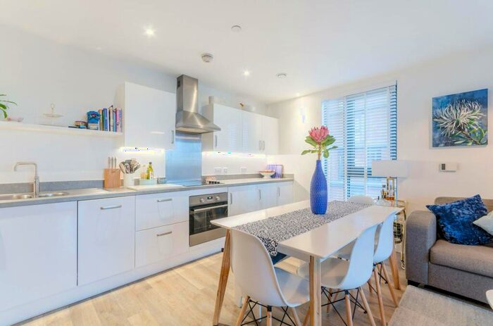 2 Bedroom Flat To Rent In High Street, Sutton, SM1