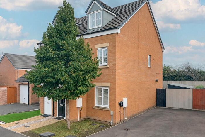 3 Bedroom Semi-Detached House For Sale In Lactans Edge, Leighton Buzzard, LU7