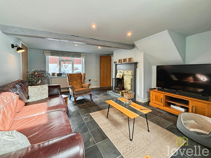 4 Bedroom Cottage For Sale In South Street, Morton, DN21