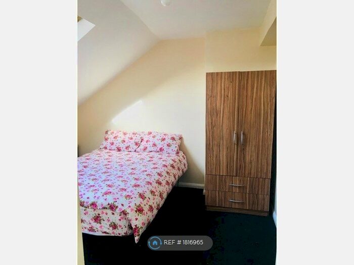 Studio To Rent In Green Lanes, London, N8