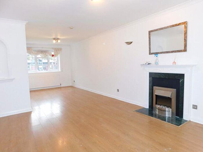 3 Bedroom Detached House To Rent In Turner Road, Slough, SL3