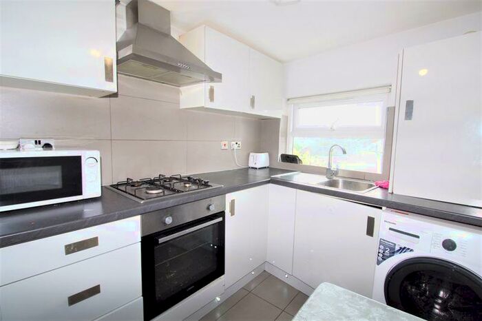 1 Bedroom Flat To Rent In Winchester Road, Highams Park, E4