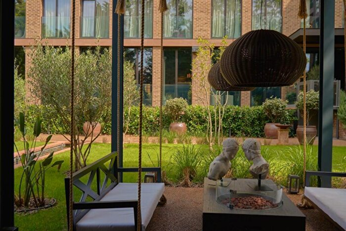 Studio To Rent In Brondesbury Park, London, NW6