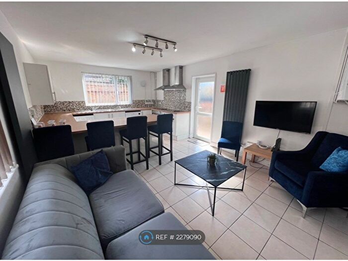 7 Bedroom End Of Terrace House To Rent In Minny Street, Cardiff, CF24