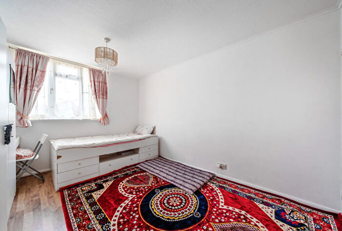 3 Bedroom Terraced House For Sale In Crocus Field, Barnet, EN5