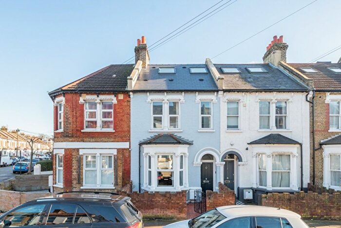 4 Bedroom Terraced House For Sale In Khama Road, Tooting, London, SW17
