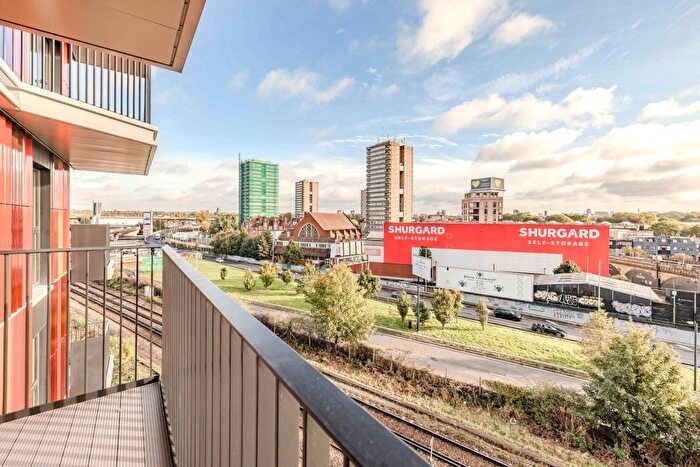 1 Bedroom Flat To Rent In Reflection Apartments, Cascade Way, London, W12