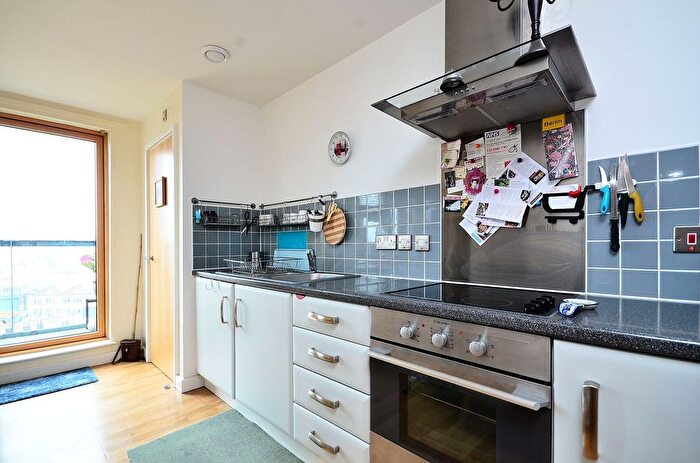 1 Bedroom Flat To Rent In Biggs Square, Hackney, London, E9