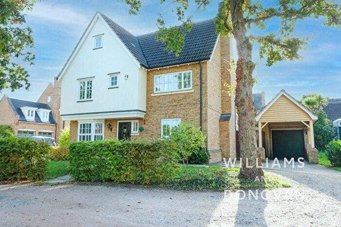 4 Bedroom Detached House For Sale In Wood Lane, Hockley, SS5