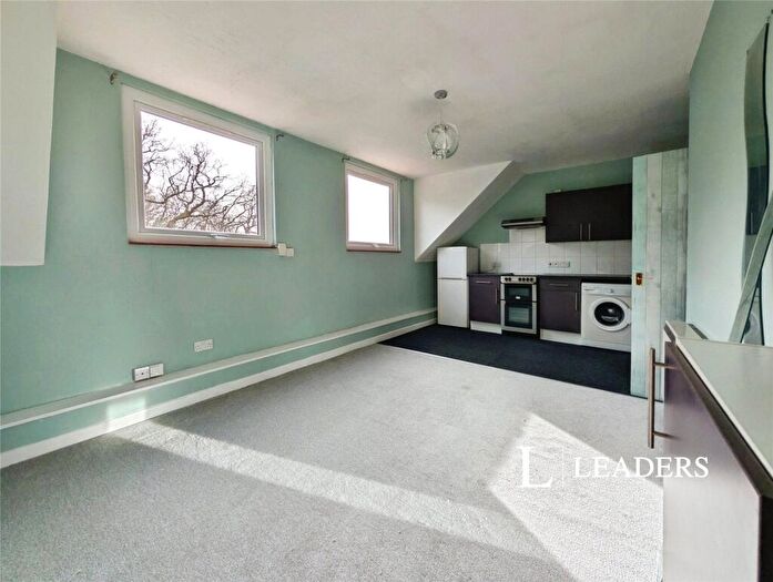 Flat To Rent In Burgess Road, Southampton, Hampshire, SO16