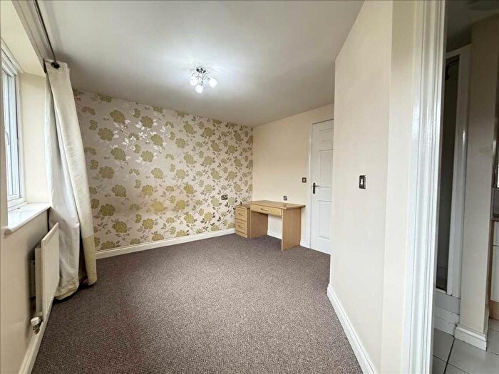3 Bedroom End Of Terrace House For Sale In Leeds Close, Corby, NN18