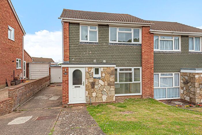 4 Bedroom Semi Detached House To Rent In Oakfields, Guildford, GU3