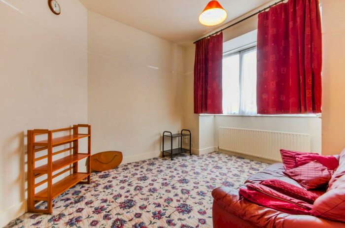 2 Bedroom Flat To Rent In Old Road, Blackheath, London, SE13