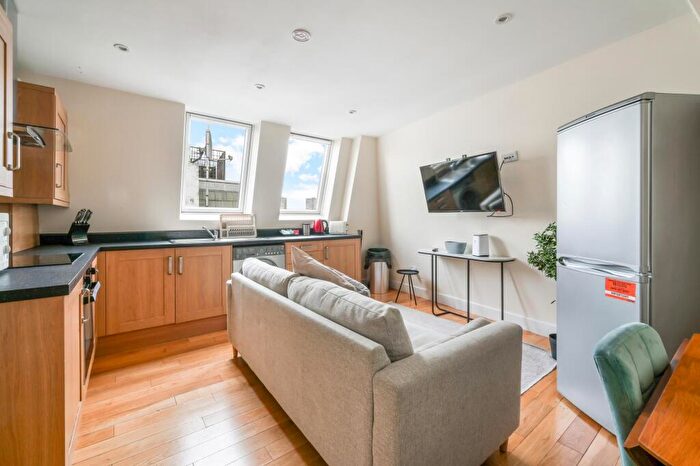 3 Bedroom Apartment To Rent In Camden Road, Holloway, N7