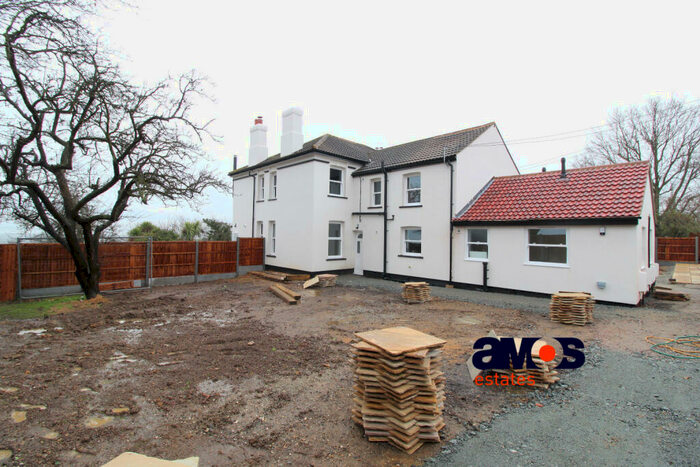 1 Bedroom Flat To Rent In Castle Lane, Benfleet, Essex, SS7