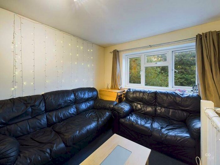 6 Bedroom Semi-Detached House To Rent In Widdicombe Way, Brighton, BN2