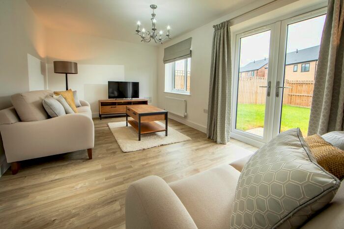 3 Bedroom Semi-detached House For Sale In Saltshouse Road, Hull, HU8