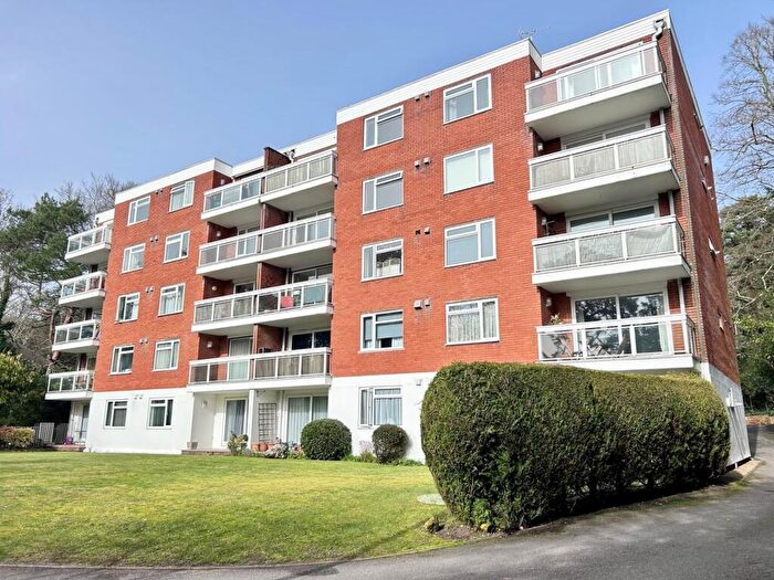 2 Bedroom Apartment For Sale In Branksome Wood Road, Bournemouth, BH4