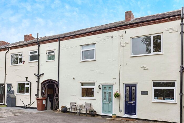 2 Bedroom Terraced House For Sale In West View Terrace, Wakefield, WF2