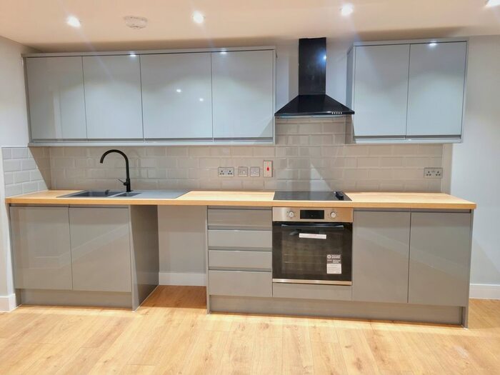 2 Bedroom Flat To Rent In High Street, Fordingbridge, SP6