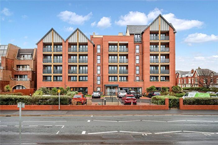 2 Bedroom Flat For Sale In South Promenade, Lytham St. Annes, Lancashire, FY8