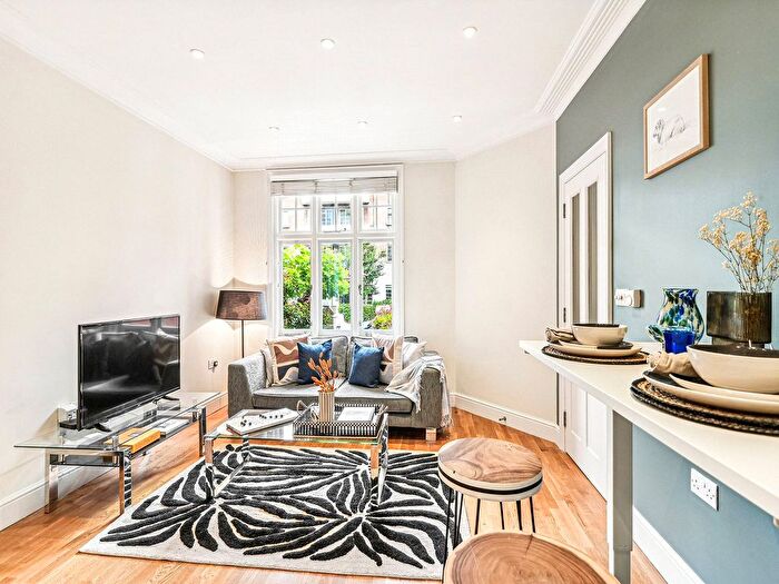 1 Bedroom Flat To Rent In Hamlet Gardens, King Street, W6