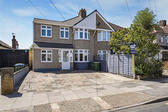 5 Bedroom Semi-Detached House For Sale In Northumberland Avenue, South Welling, Kent, DA16