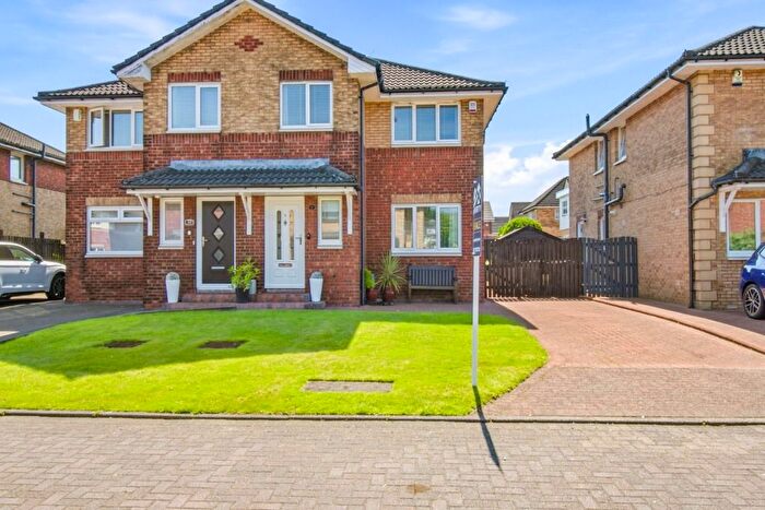 3 Bedroom Semi-detached House For Sale In Cutty Sark Place, Dumbarton, West Dunbartonshire, G82