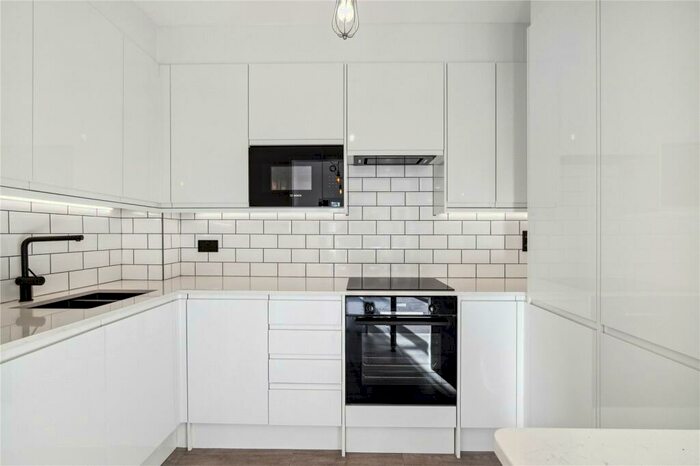 2 Bedroom Apartment To Rent In Pickering Close, Victoria Park, E9