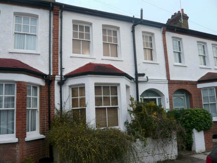3 Bedroom Flat To Rent In Ernest Gardens, London, W4