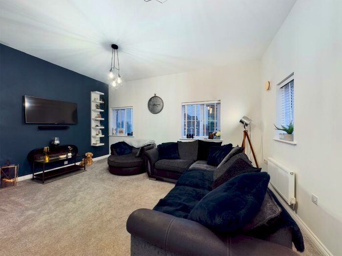 2 Bedroom Apartment To Rent In Knightsbridge Place, Aylesbury, Buckinghamshire, HP19