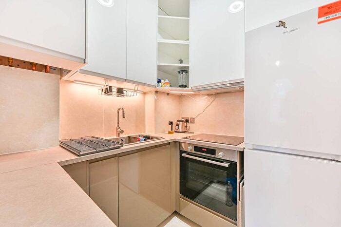 2 Bedroom Flat For Sale In Elgin Avenue, Maida Vale, London, W9