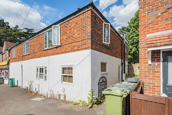 1 Bedroom Apartment To Rent In High Path Road, GU1