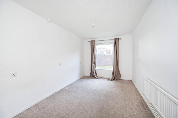1 Bedroom Flat For Sale In Rectory Square, Stepney, London, E1