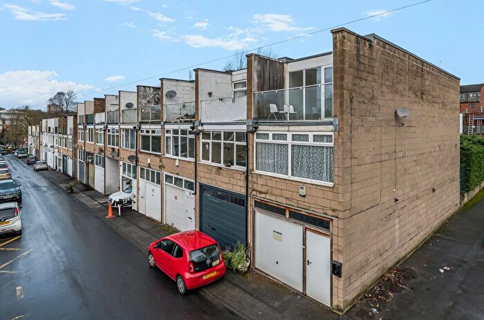 3 Bedroom End Terrace House For Sale In Newton Garth, Chapel Allerton, Leeds, LS7