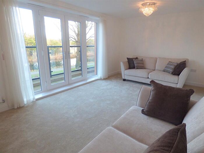 4 Bedroom Detached House To Rent In Edgeworth Close, Langley, SL3