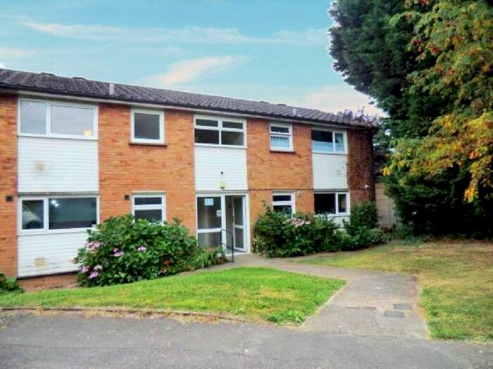 1 Bedroom Apartment To Rent In Tennyson Road, St. Albans, AL2
