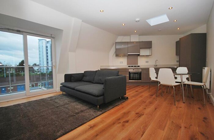 2 Bedroom Flat To Rent In Babbacombe Road Bromley, BR1