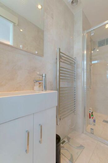 1 Bedroom Flat To Rent In Fulham High Street, Bishop's Park, London, SW6