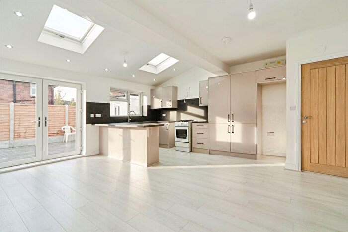 3 Bedroom Semi-detached House For Sale In Stanmore Grove, Leeds, LS4