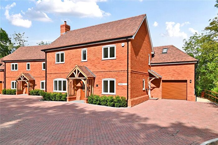 4 Bedroom Detached House For Sale In Frog Lane, Mapledurwell, Hampshire, RG25