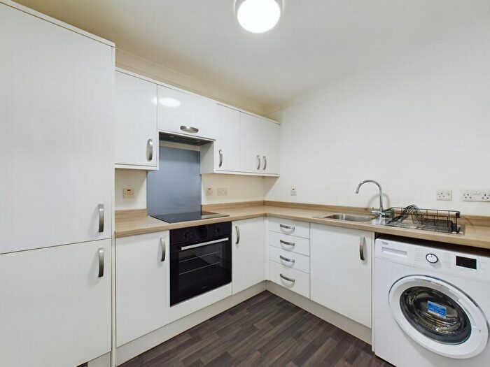 1 Bedroom Flat For Sale In Great Heathmead, Haywards Heath, RH16