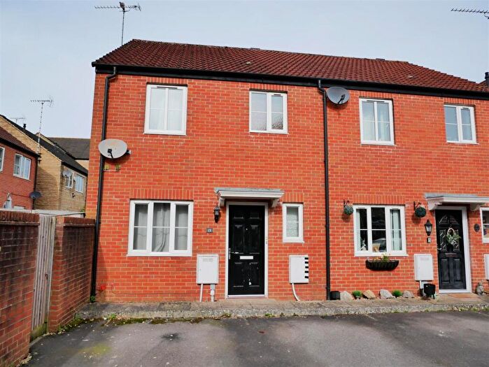 3 Bedroom Semi Detached House For Sale In Minnow Close, Calne, SN11
