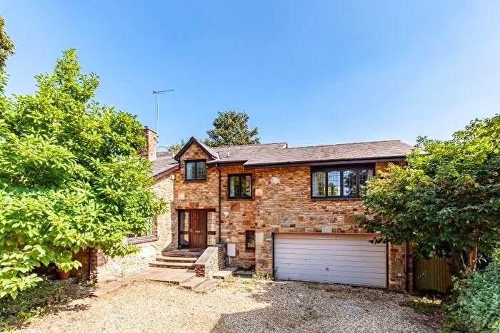 4 Bedroom Detached House To Rent In Brackley Road, Croughton, NN13