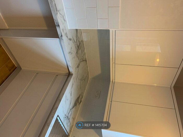 2 Bedroom Flat To Rent In Kingston Road, London, SW20