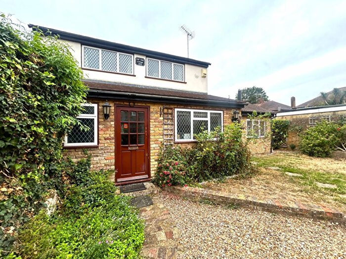 2 Bedroom Detached House For Sale In Darwin Road, Ealing, W5